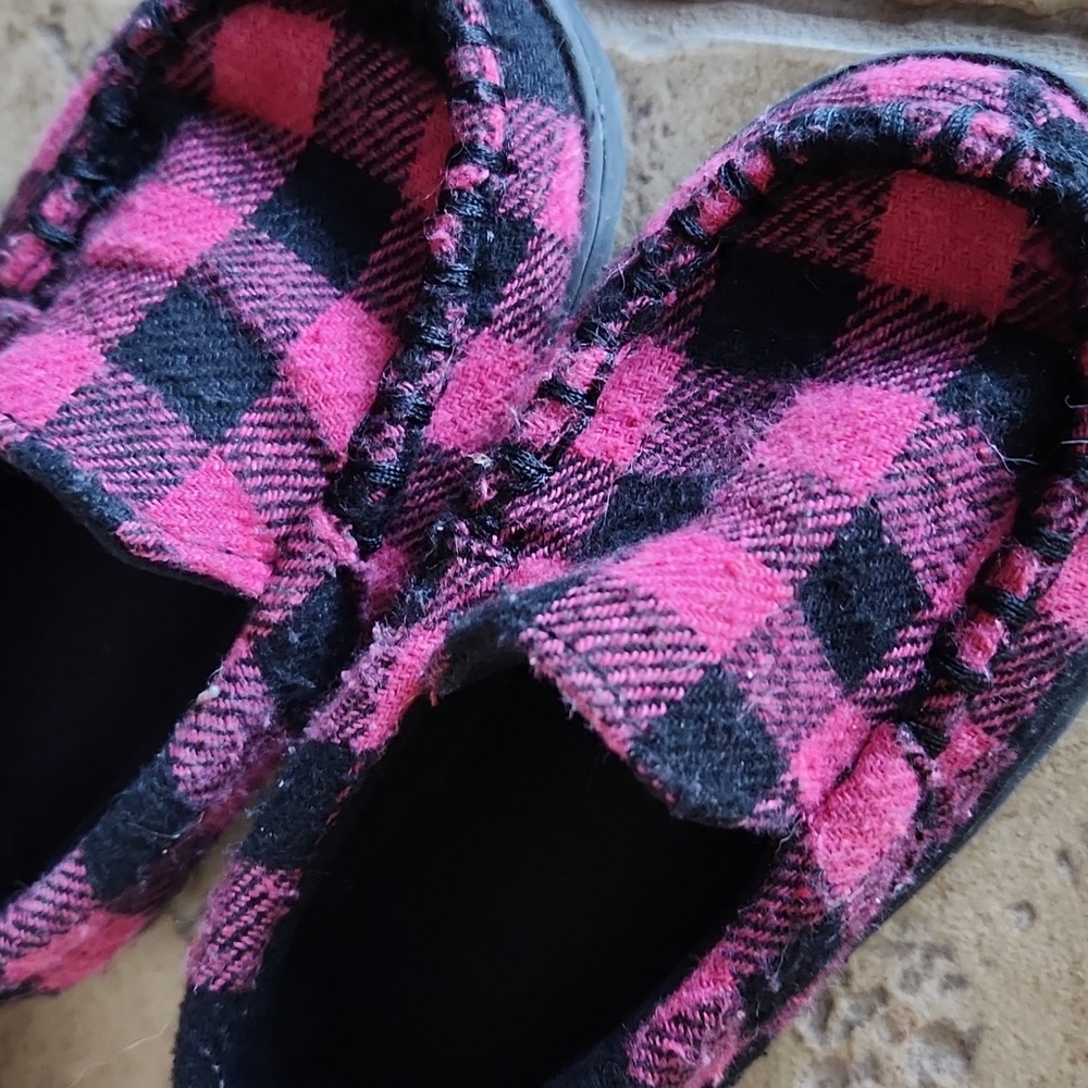 Fanture pink and black buffalo plaid slippers shoes toddler size 2